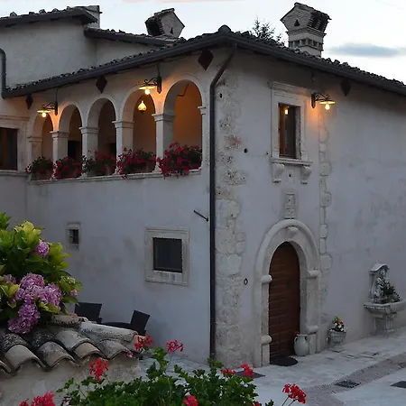 Palazzo La Loggia Hébergement de vacances Barisciano