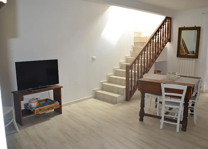 Palazzo La Loggia * Barisciano